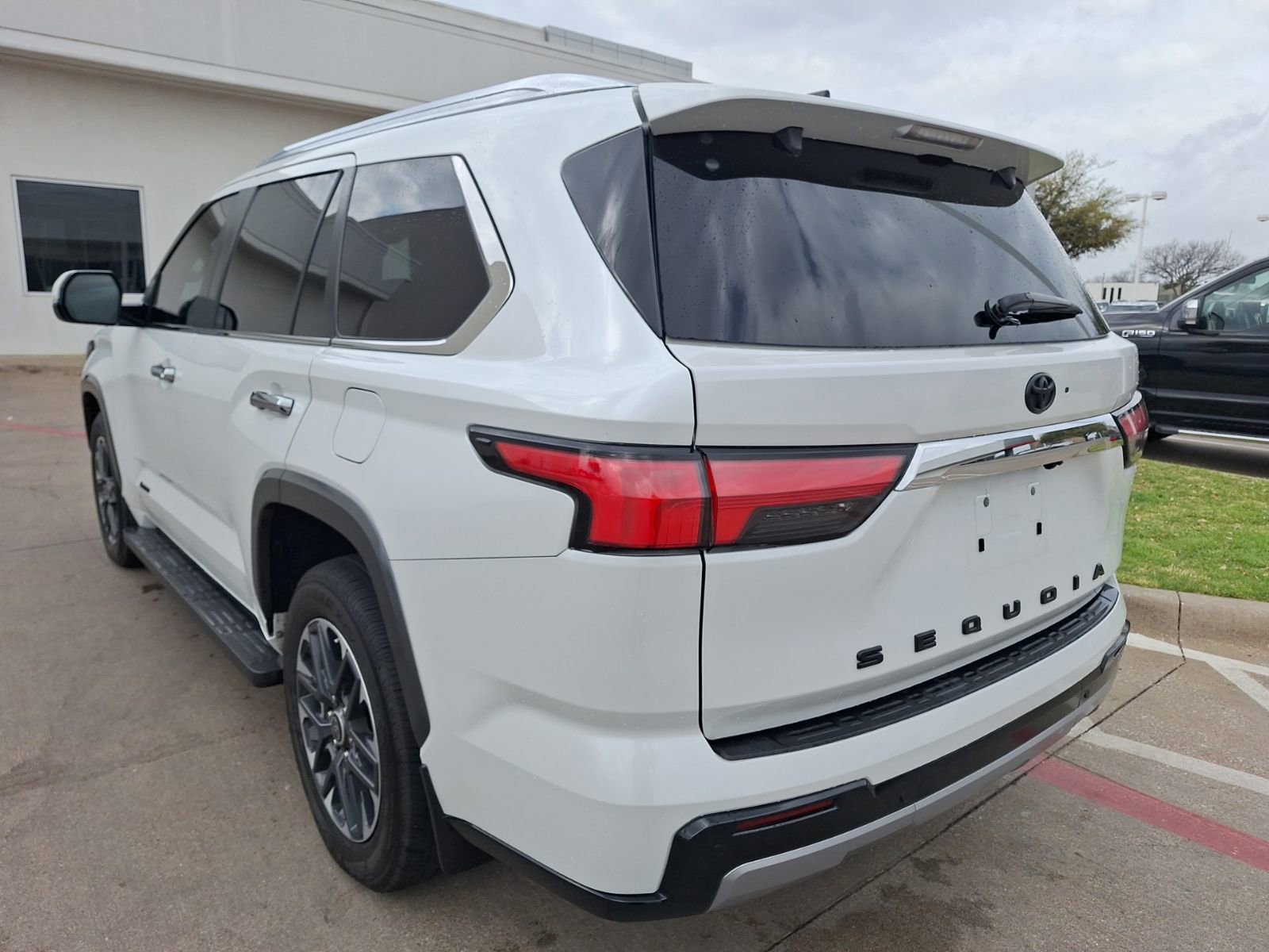 Used 2024 Toyota Sequoia Limited image 4