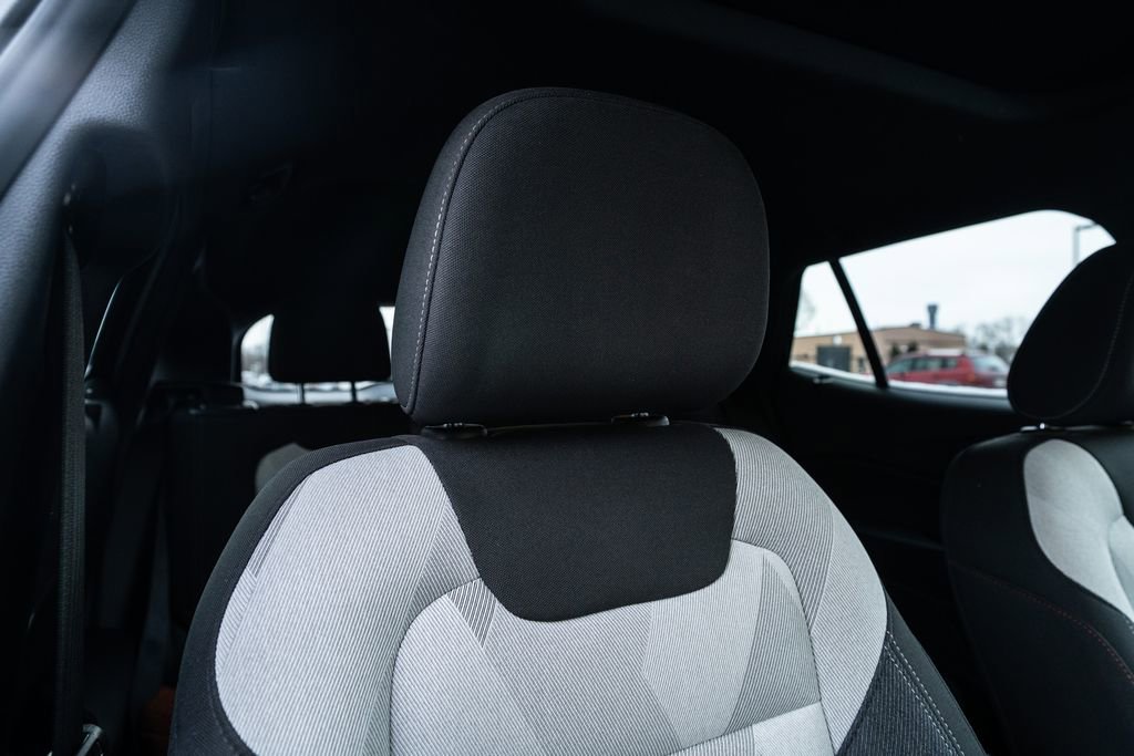 Used 2024 Chevrolet Trax RS w/ Sunroof Package image 16