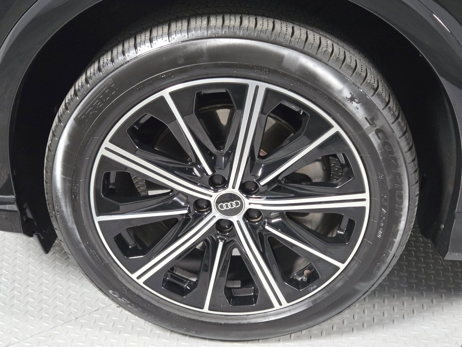 Used 2022 Audi Q4 e-tron Premium Plus w/ Premium Plus image 9