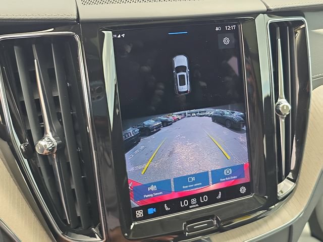 Used 2022 Volvo XC60 B5 Inscription FWD image 22