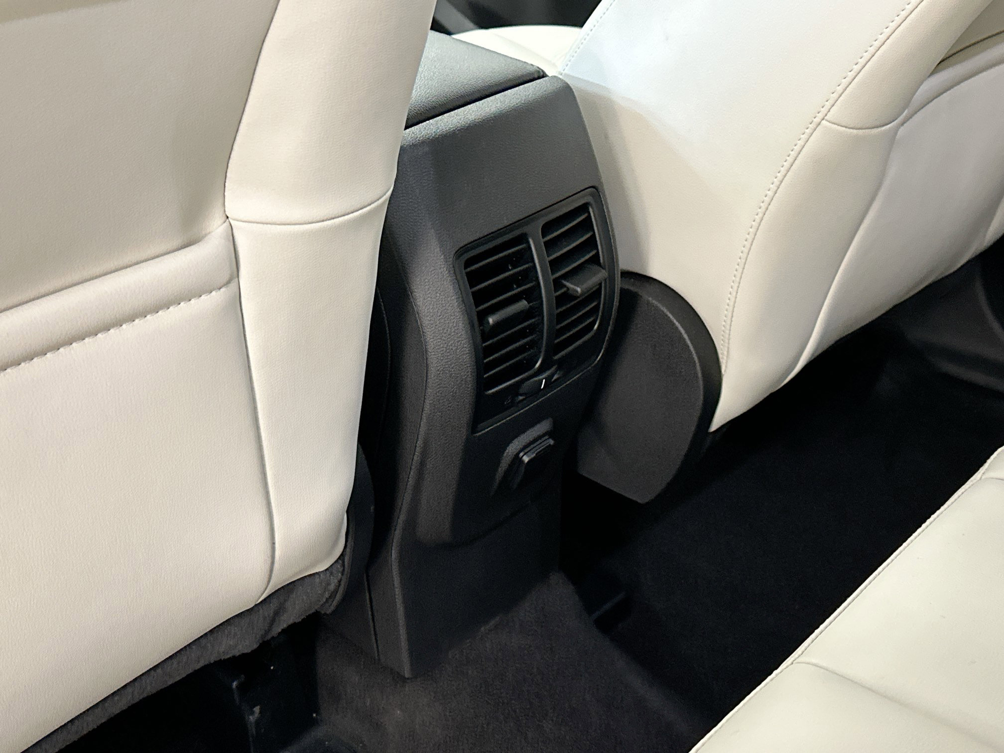 Used 2018 Ford Escape SEL w/ SEL Sport Appearance Package image 29