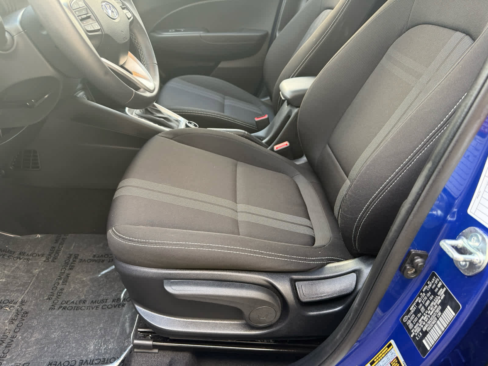 Used 2025 Hyundai Venue SEL FWD image 4