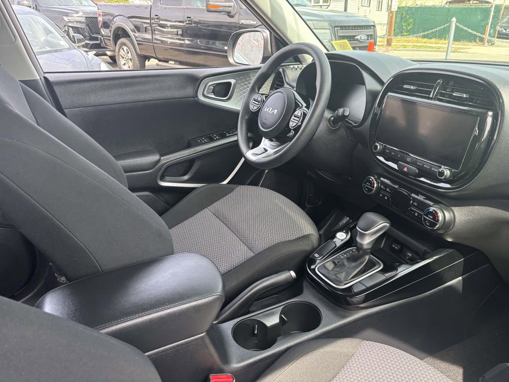Used 2023 Kia Soul S FWD image 12
