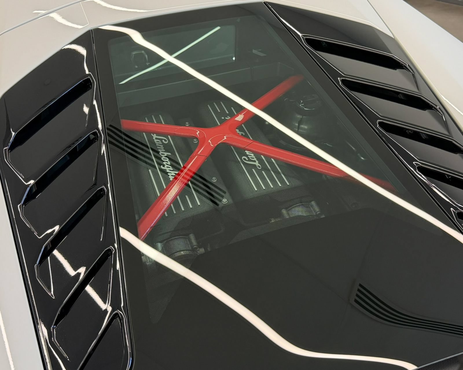 Used 2022 Lamborghini Huracan EVO RWD image 41