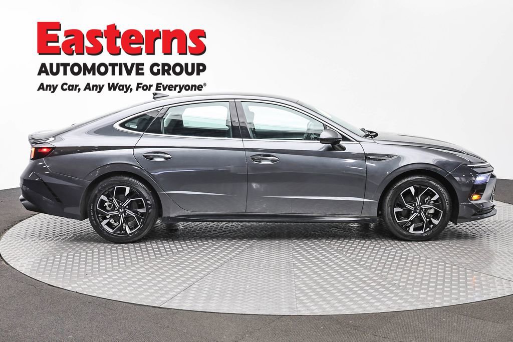 Used 2025 Hyundai Sonata SEL FWD image 4