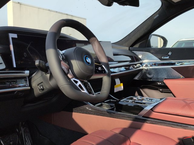 New 2026 BMW 750e xDrive image 3