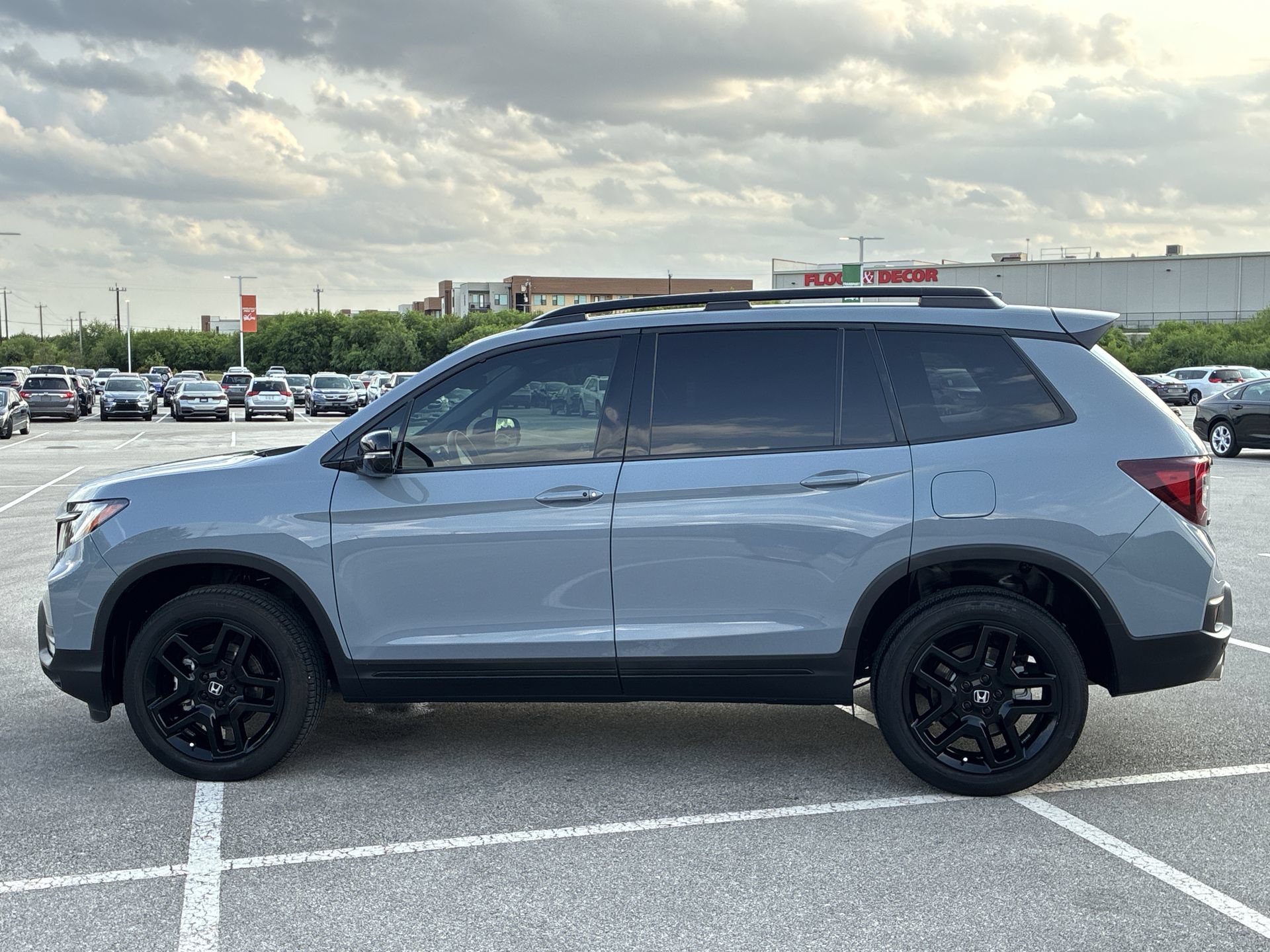 Certified 2024 Honda Passport Black Edition image 3