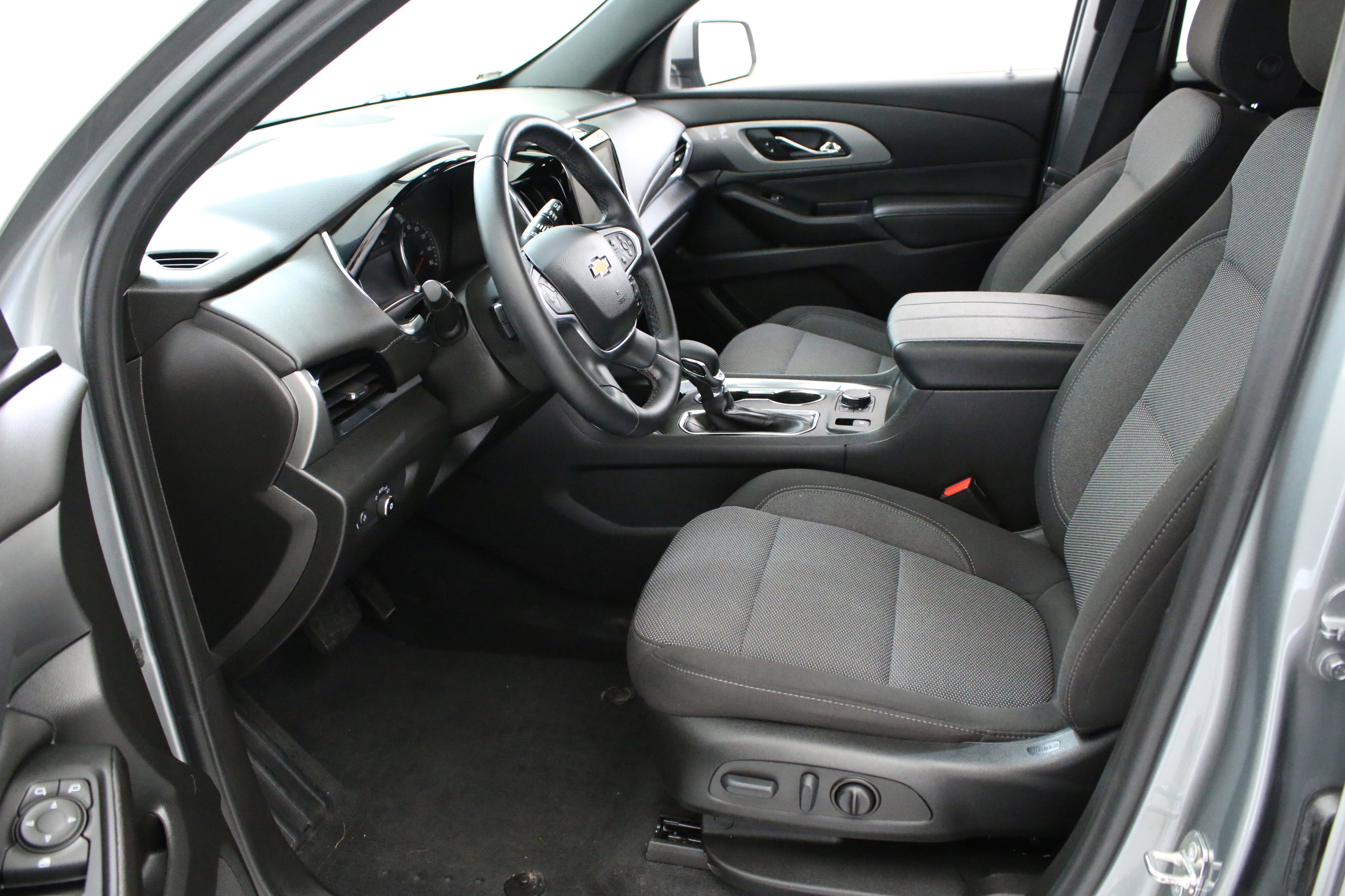 Used 2023 Chevrolet Traverse LT w/ LPO, Floor Liner Package AWD/4WD image 27