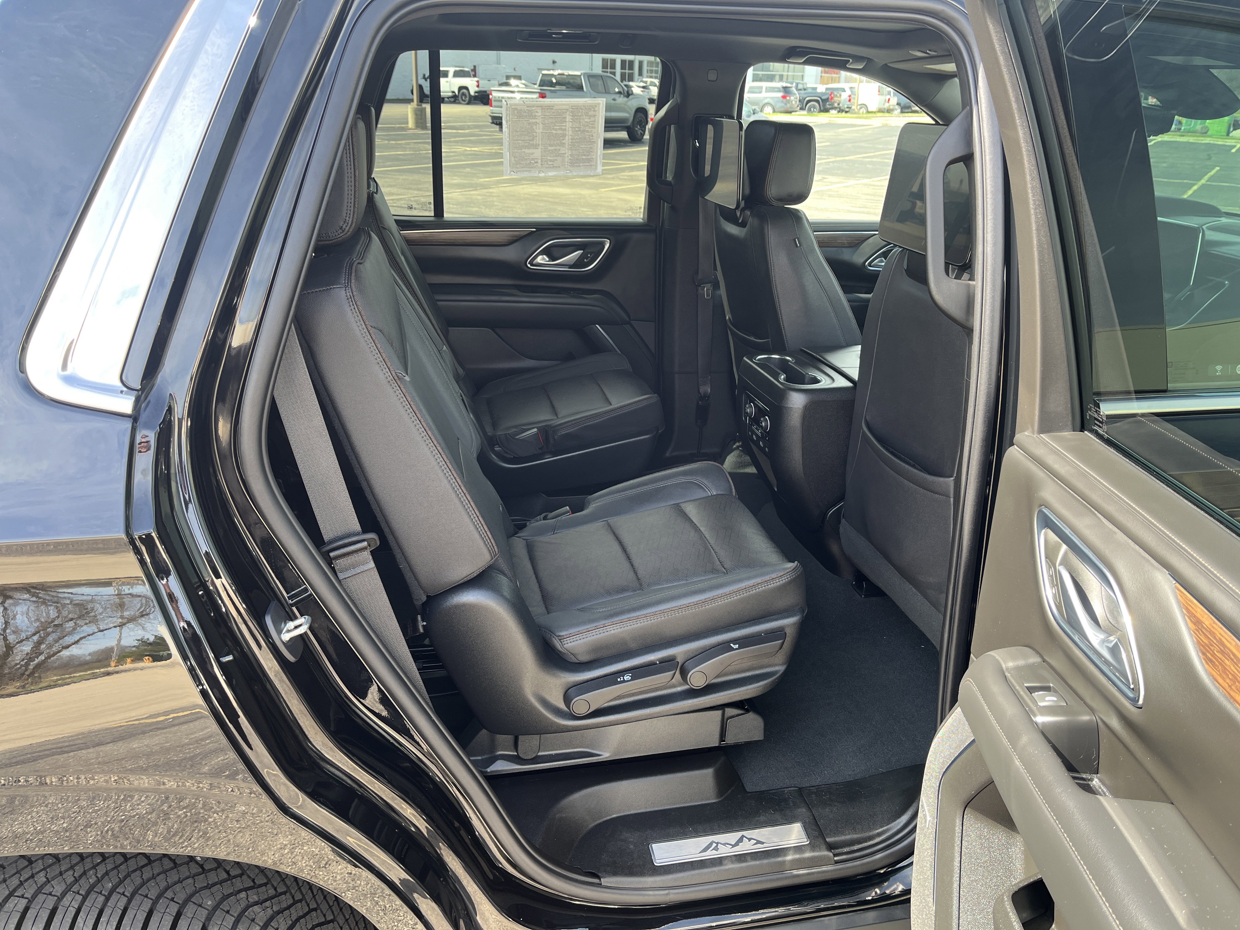 Used 2023 Chevrolet Tahoe High Country w/ Advanced Technology Package image 18