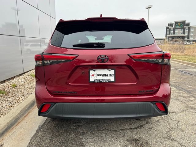 Used 2021 Toyota Highlander XLE AWD/4WD image 42