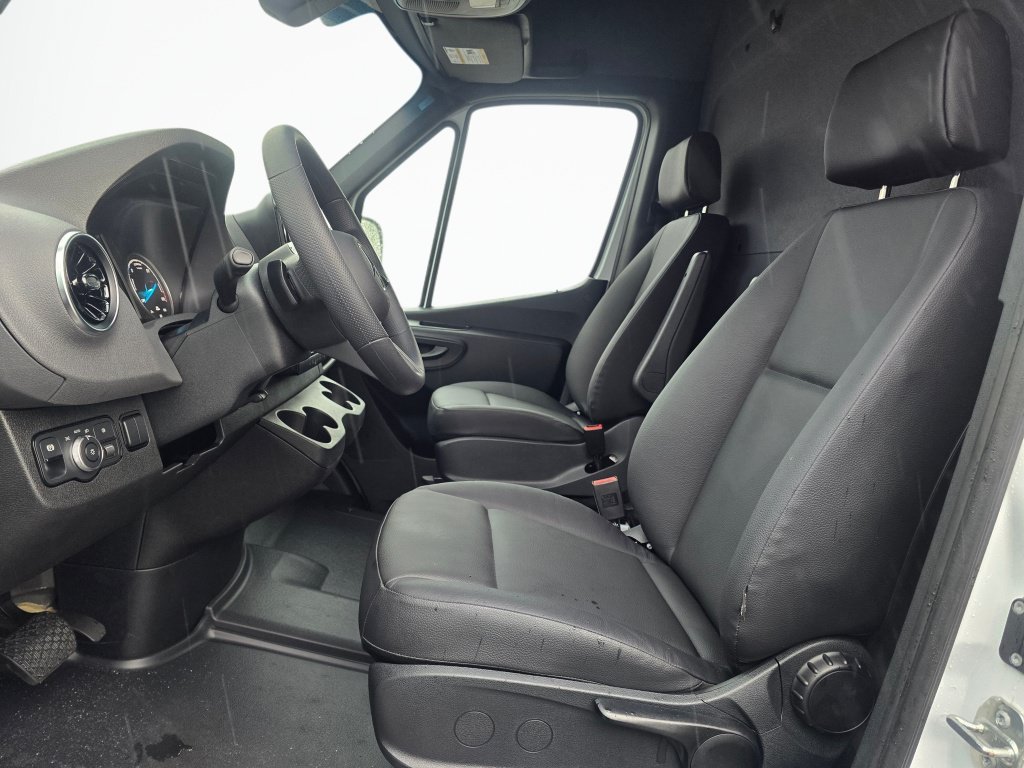 New 2025 Mercedes-Benz eSprinter 170 Cargo image 31