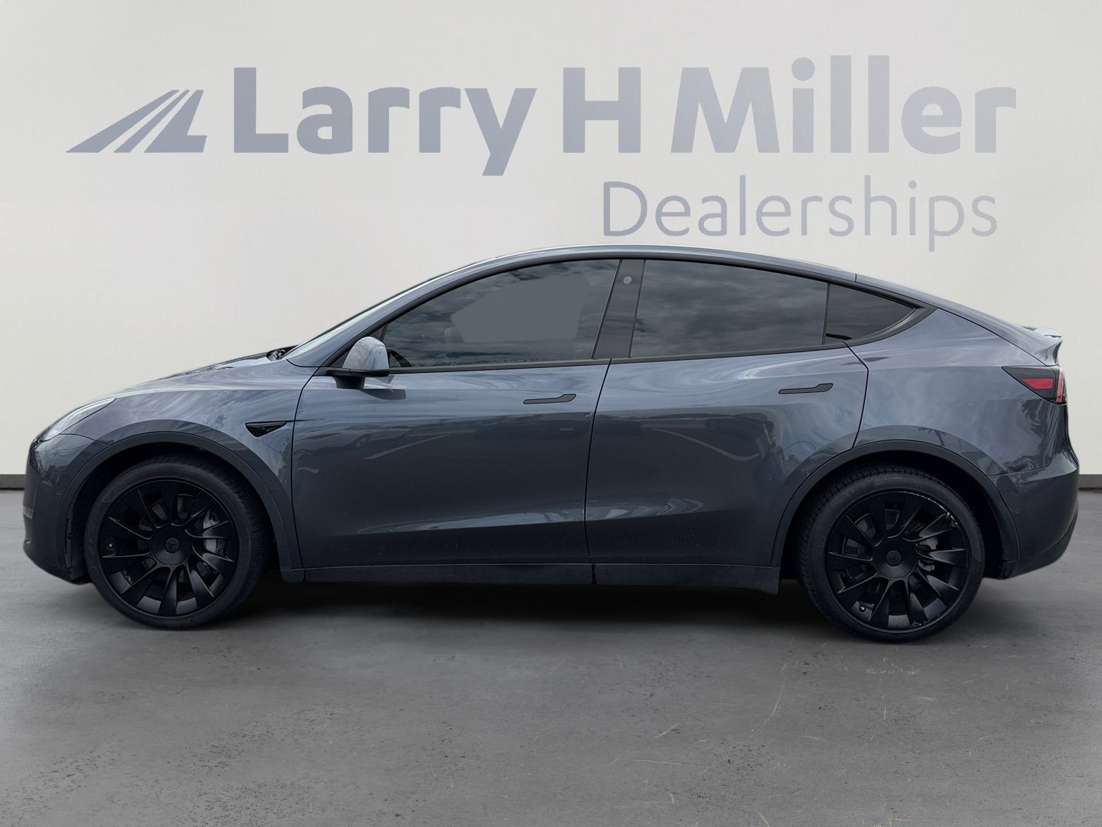 Used 2021 Tesla Model Y Long Range AWD/4WD image 2