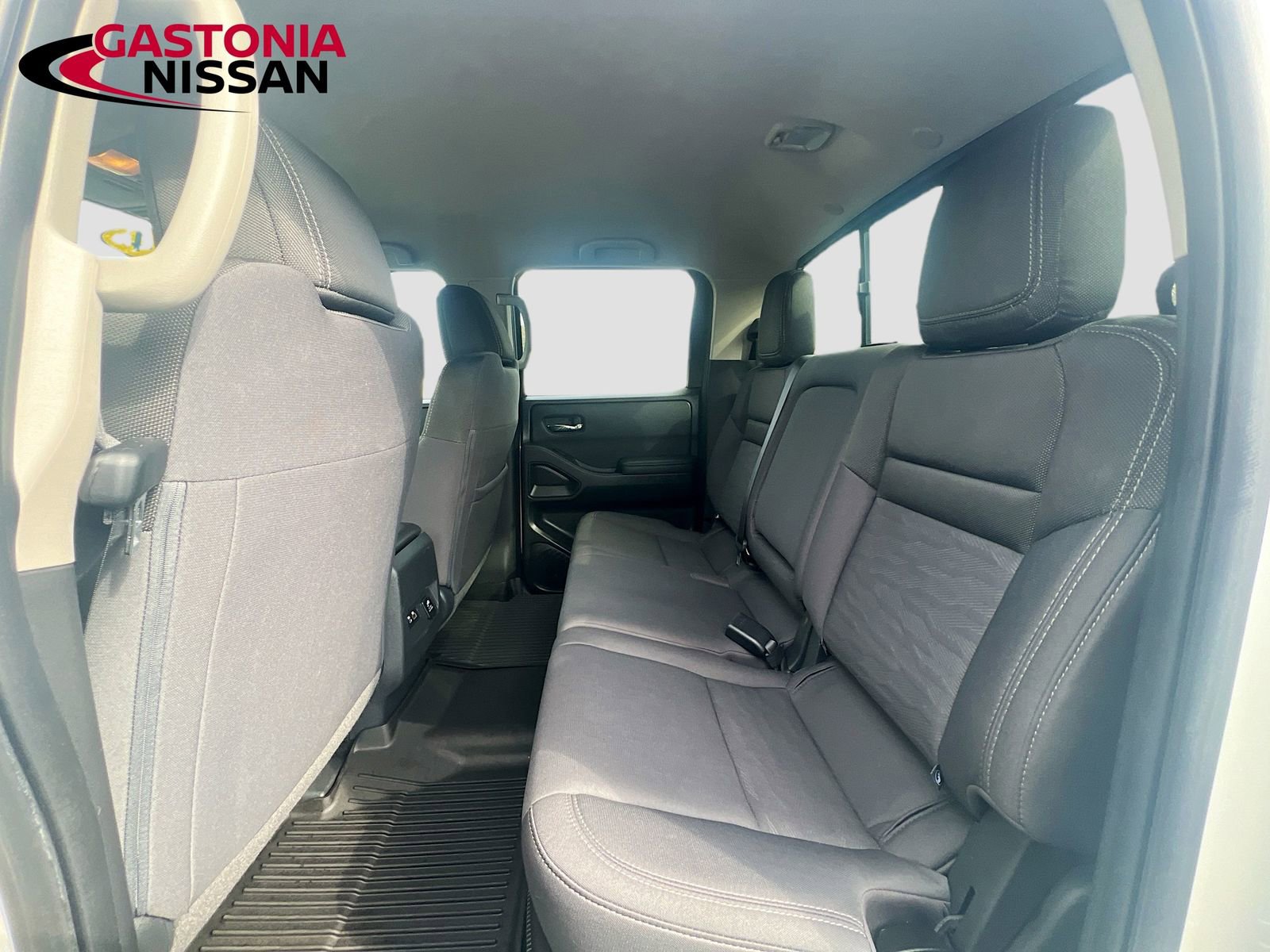 Used 2024 Nissan Frontier SV w/ Technology Package image 32