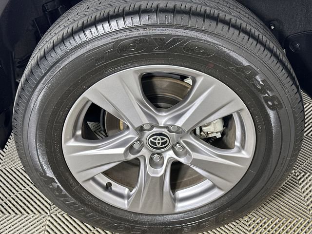 Used 2022 Toyota RAV4 LE AWD/4WD image 34