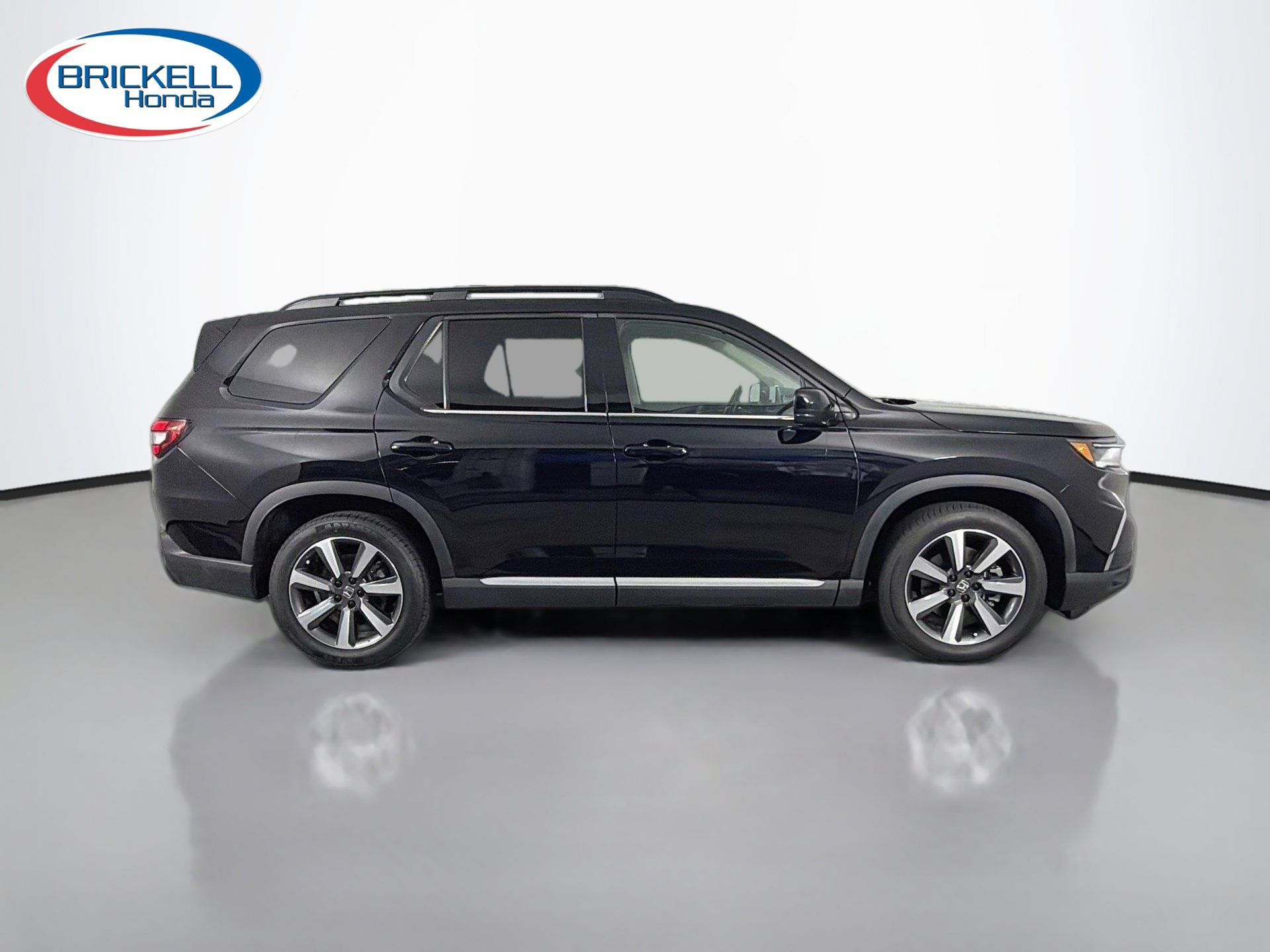 Certified 2023 Honda Pilot Touring image 2