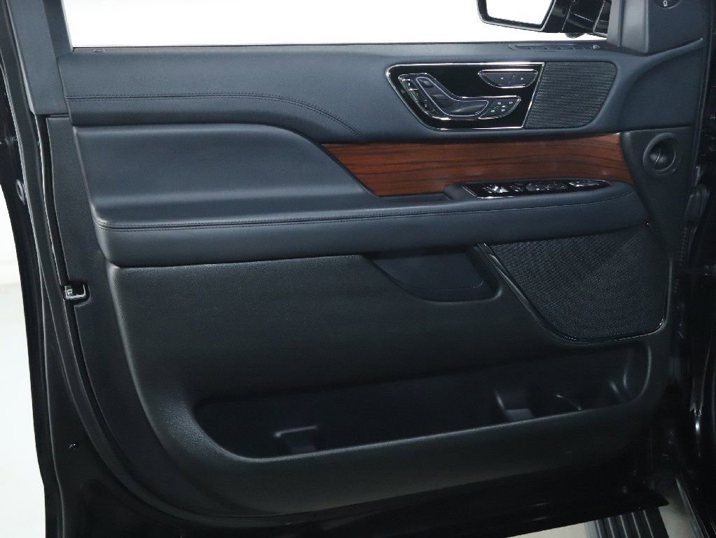 Used 2022 Lincoln Navigator Reserve image 17