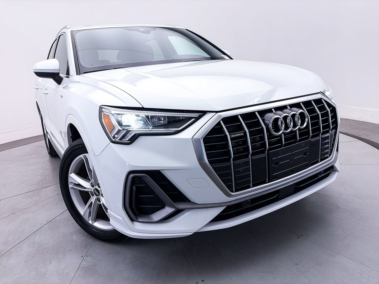Used 2023 Audi Q3 2.0T Premium w/ Convenience Package AWD/4WD image 3