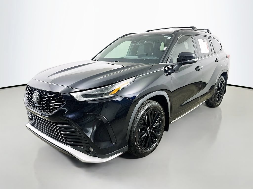 Used 2024 Toyota Highlander XSE FWD video 3