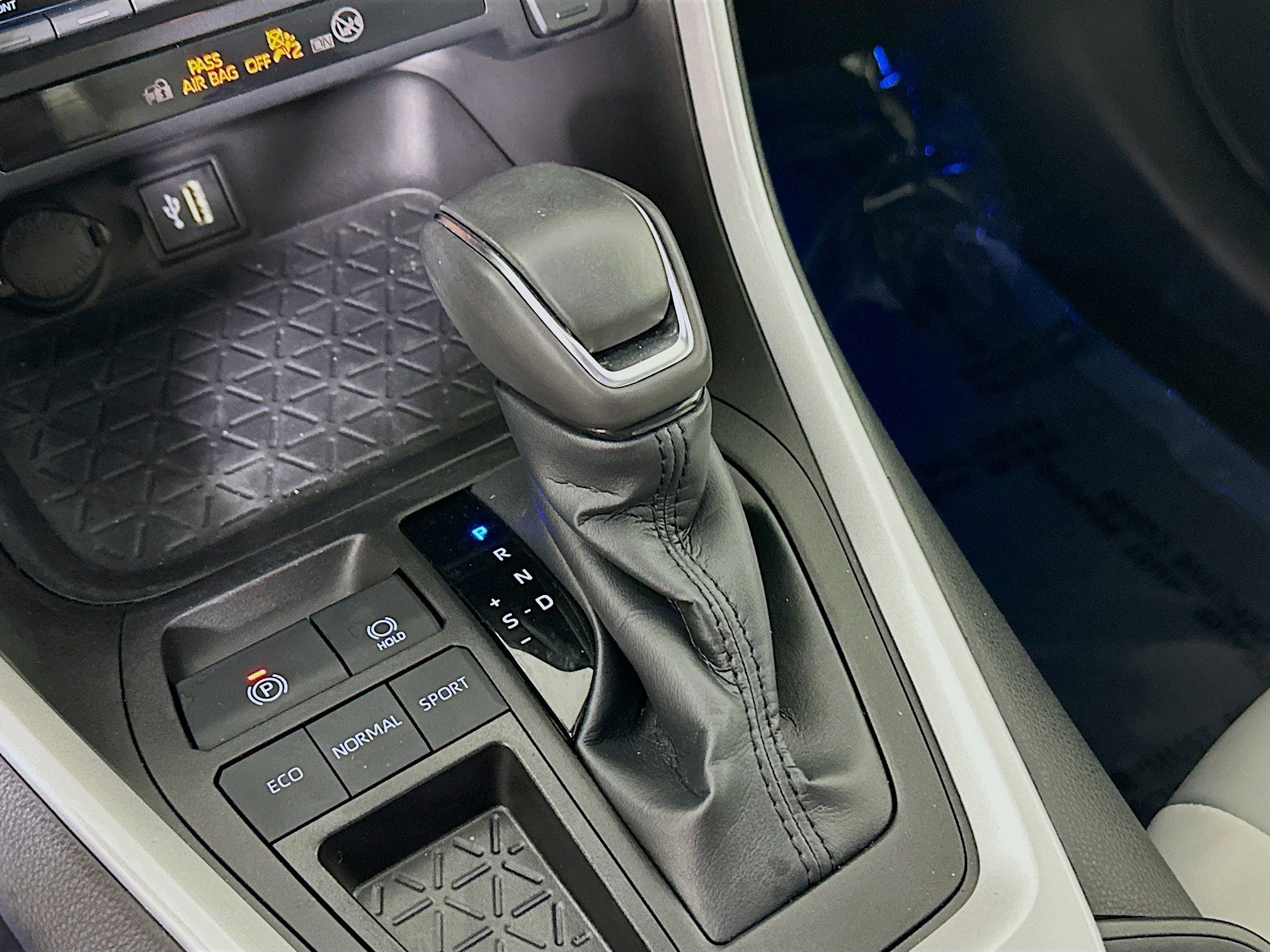 Used 2023 Toyota RAV4 XLE Premium image 21