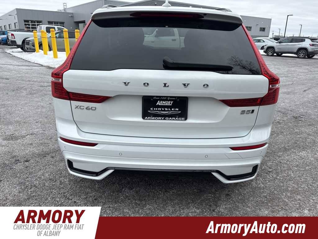 Used 2024 Volvo XC60 B5 Plus image 5