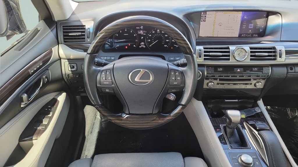 Used 2016 Lexus LS 460 w/ Comfort Package RWD image 12