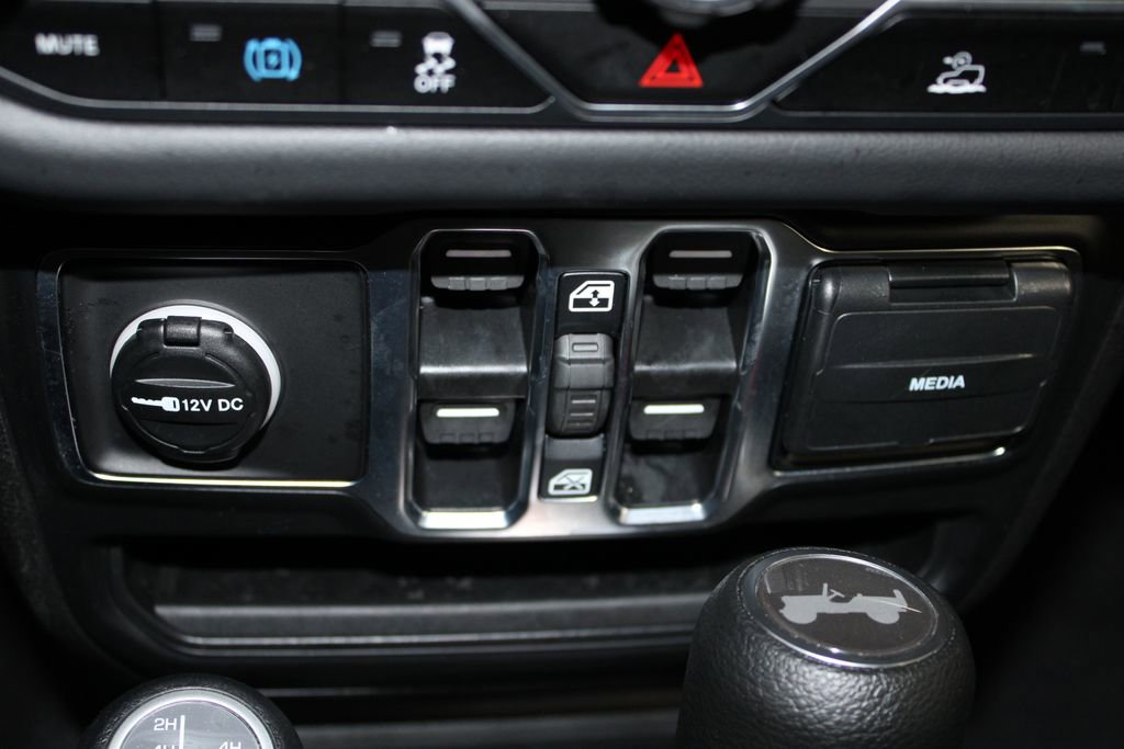 Used 2025 Jeep Wrangler Sahara 4xe image 46