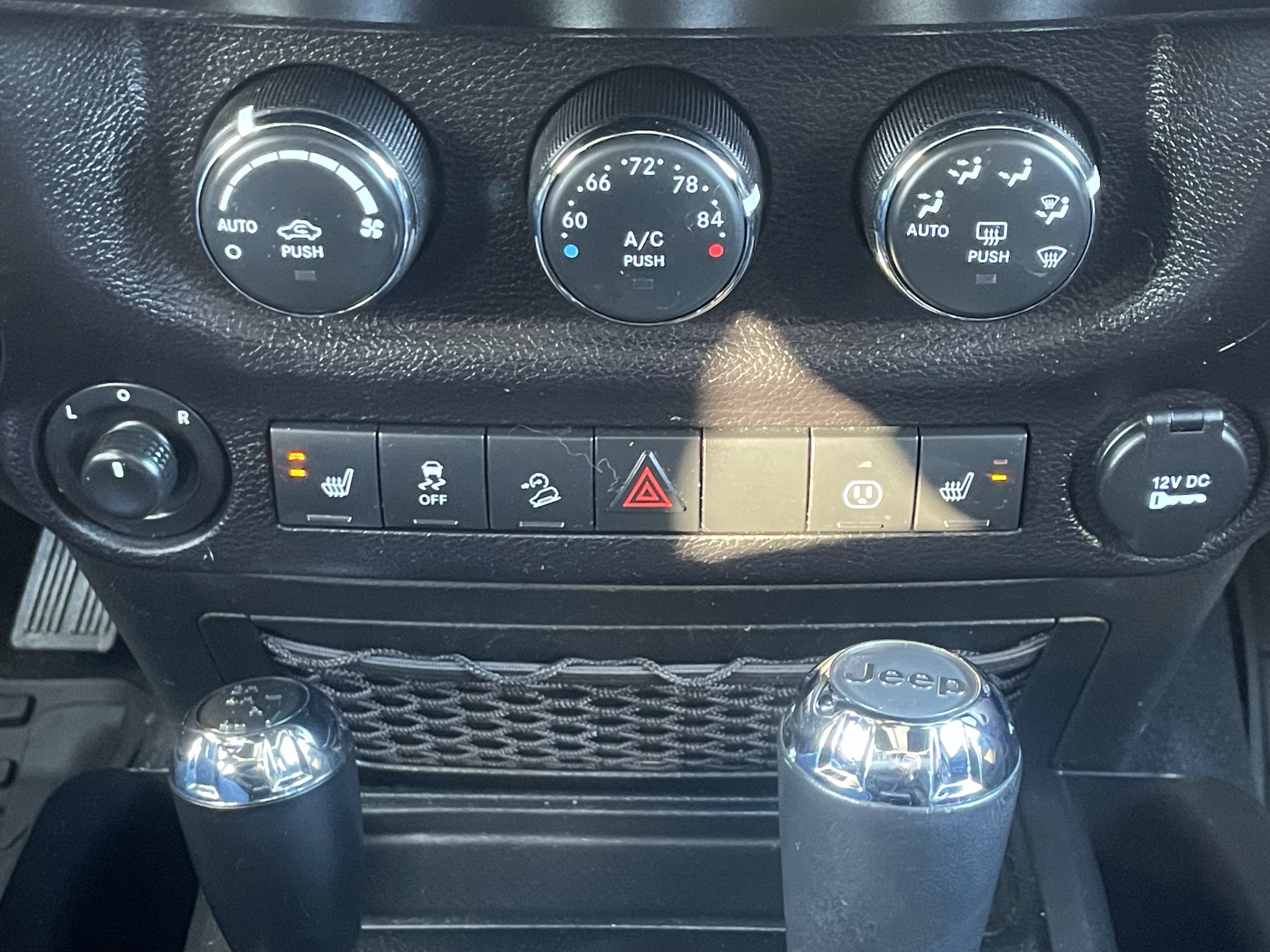 Used 2017 Jeep Wrangler Unlimited Rubicon w/ Connectivity Group image 25