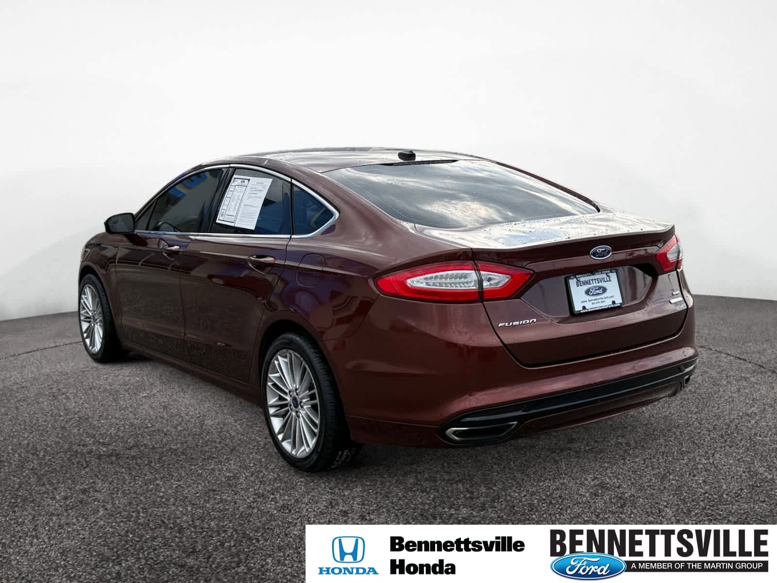 Used 2016 Ford Fusion SE w/ Equipment Group 202A FWD image 3