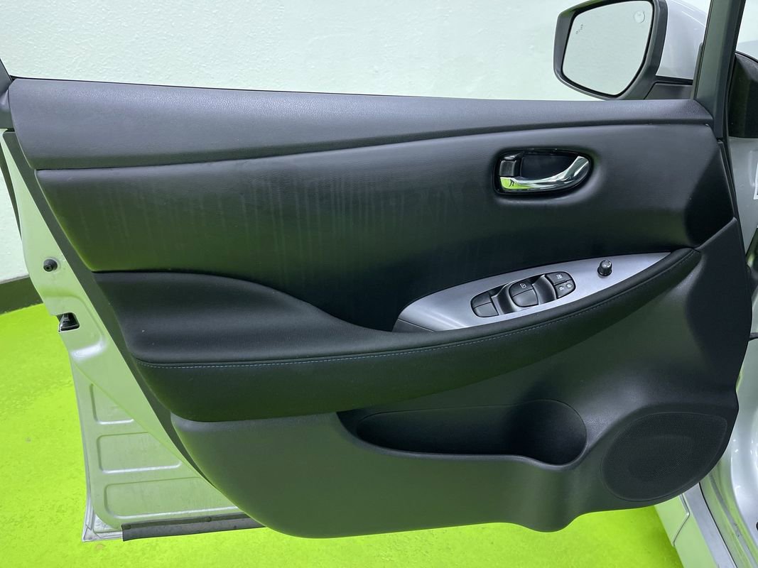 Used 2025 Nissan Leaf S image 16