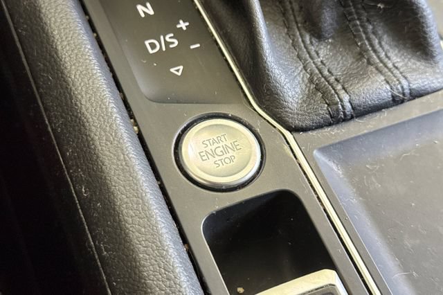 Used 2020 Volkswagen Atlas Cross Sport SE w/ Panoramic Sunroof Package FWD image 22