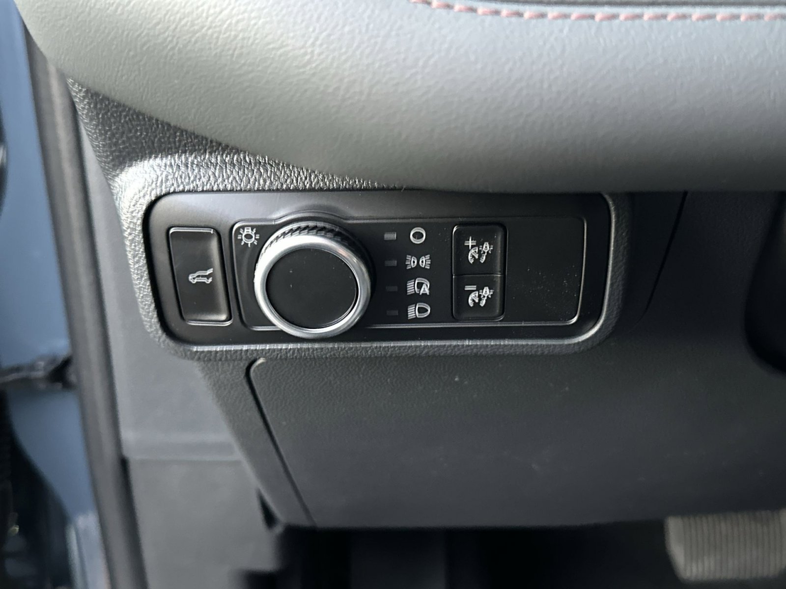 New 2026 Ford Explorer Active image 18