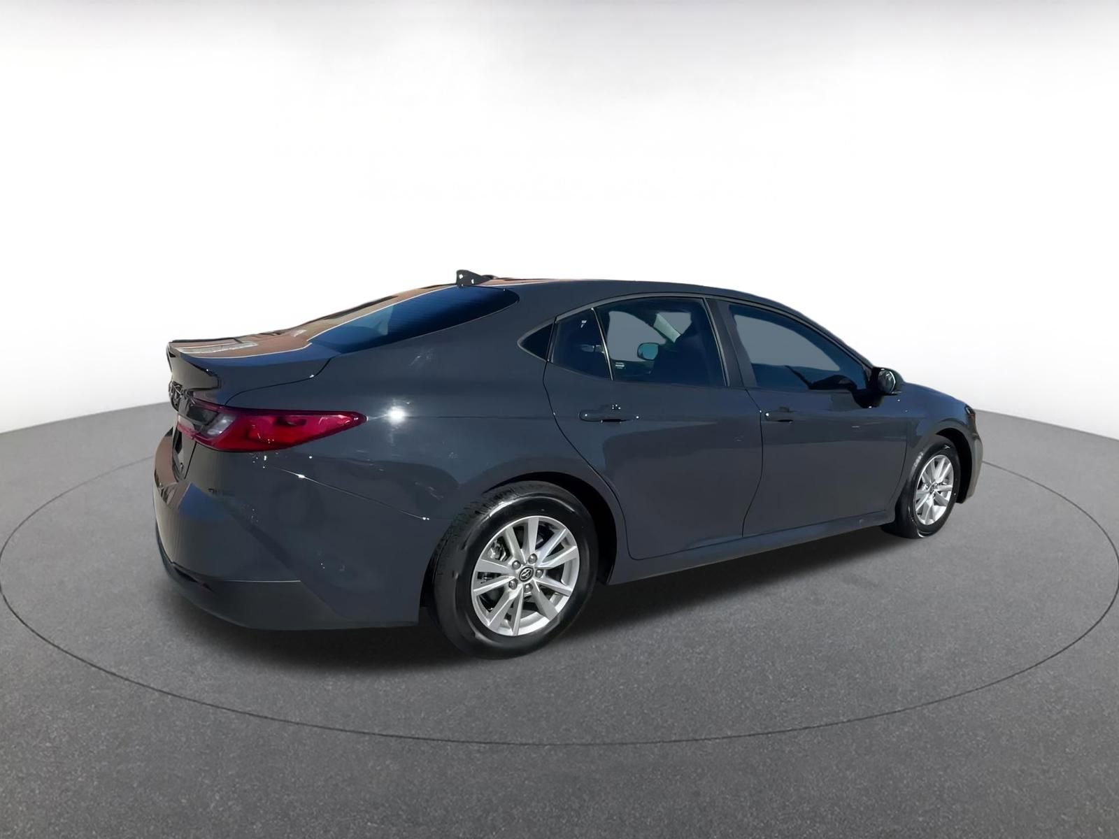 Used 2025 Toyota Camry LE image 12