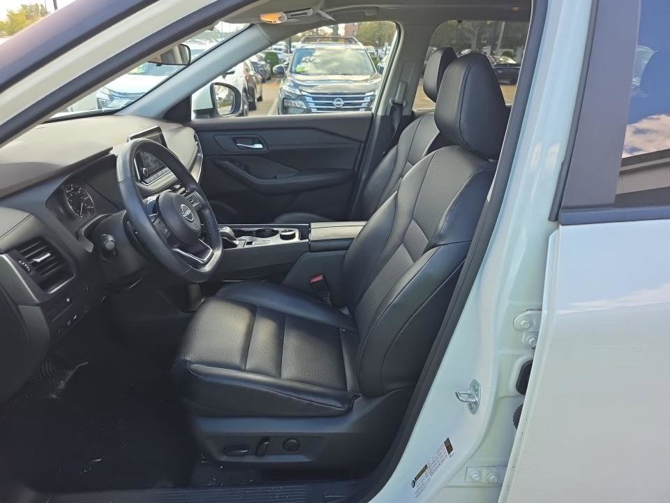 Certified 2023 Nissan Rogue SV w/ SV Premium B Package AWD/4WD image 11