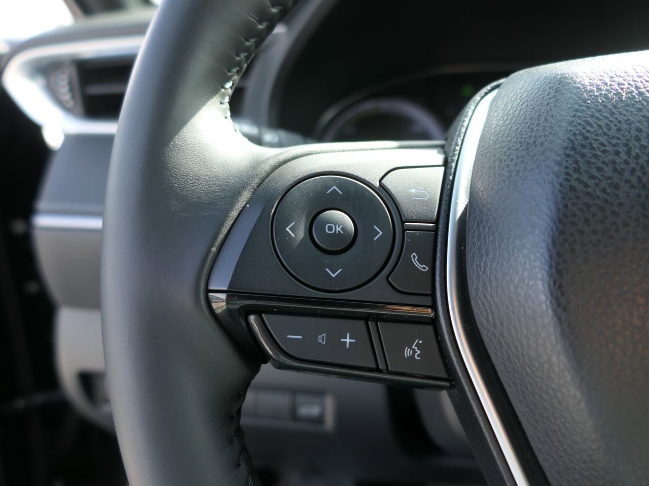 Used 2024 Toyota Venza XLE image 20