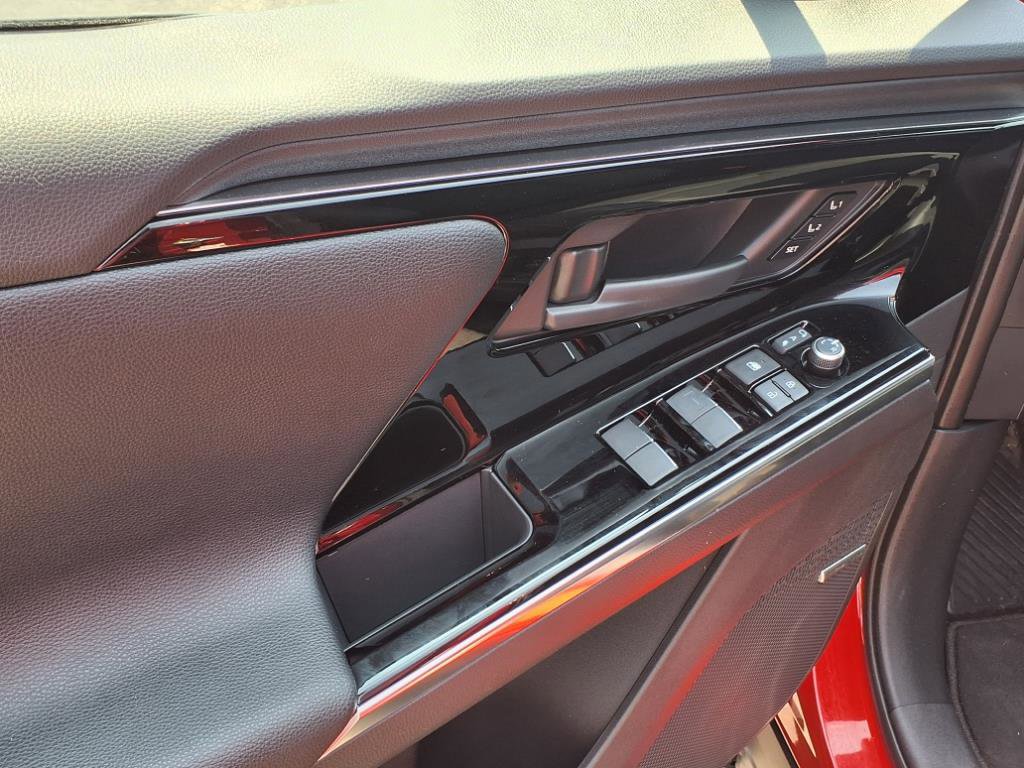 Used 2023 Toyota bZ4X AWD image 7