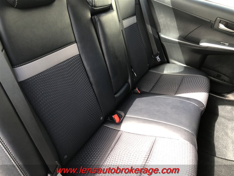 Used 2014 Toyota Camry SE FWD image 19