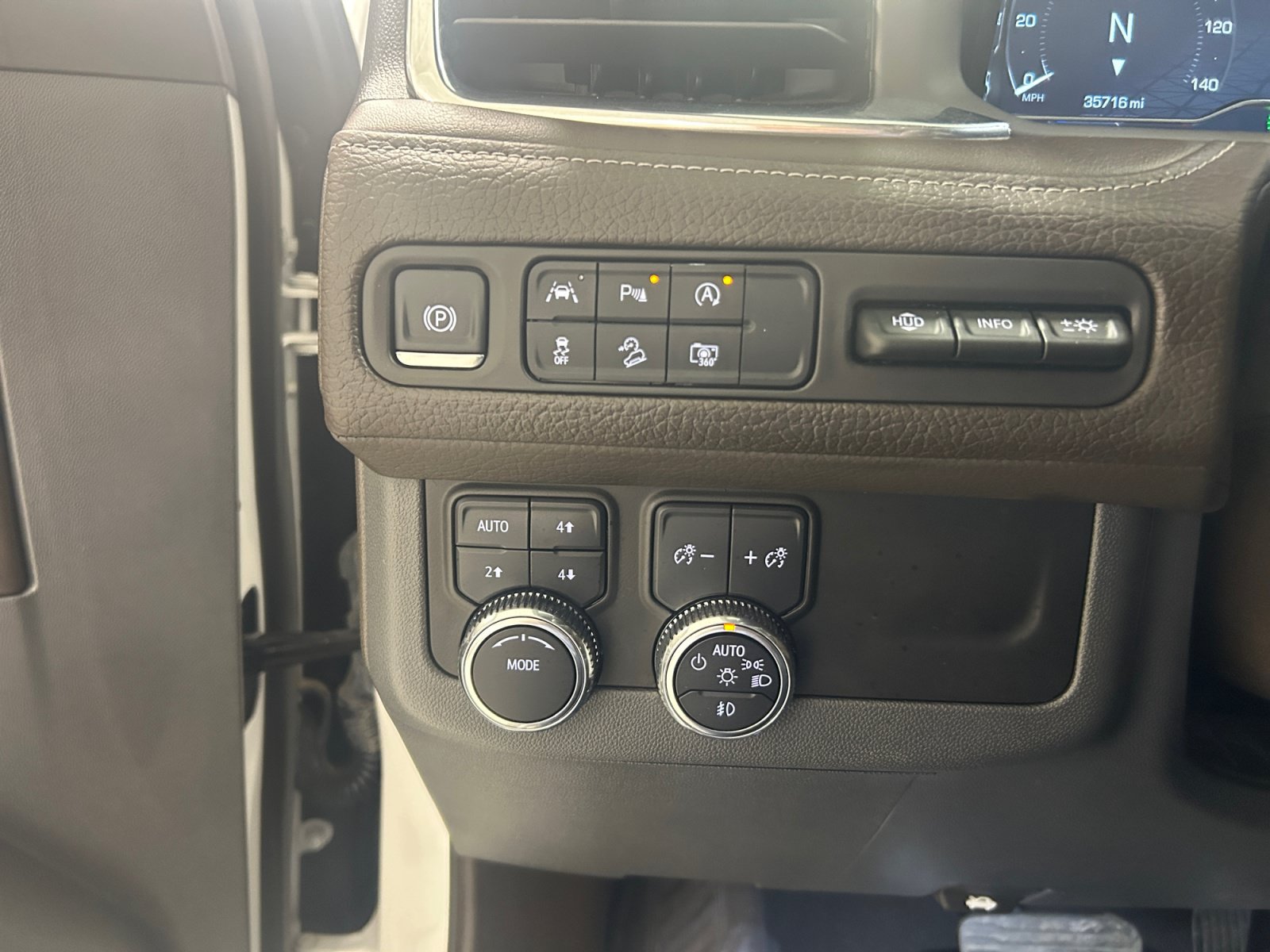 Used 2024 GMC Yukon Denali AWD/4WD image 19