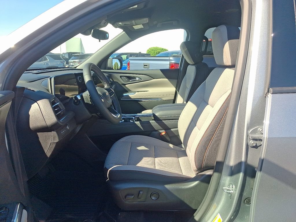 New 2027 Chevrolet Traverse LT w/ LPO, Floor Liner Package FWD image 6