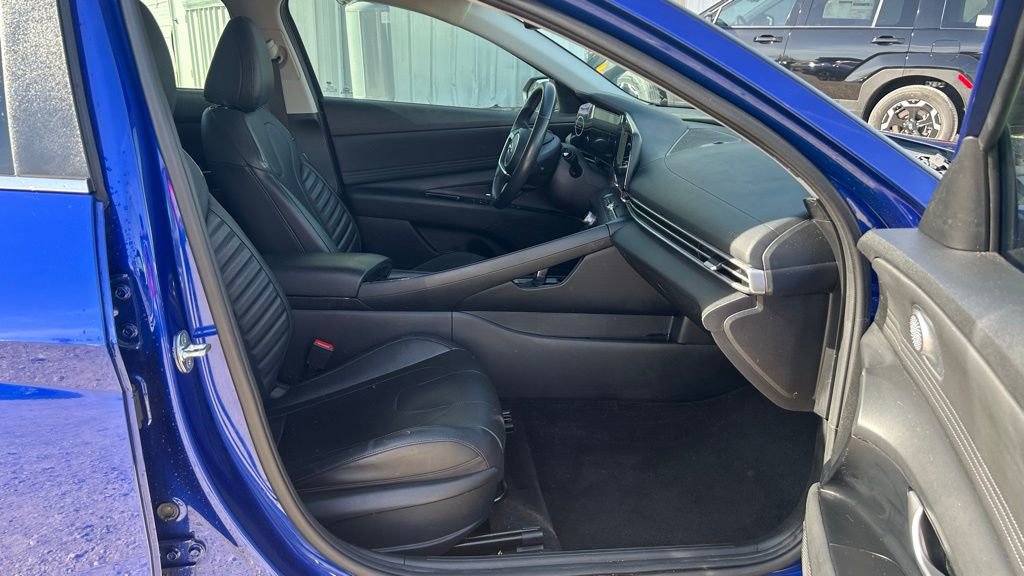 Used 2023 Hyundai Elantra Limited image 23