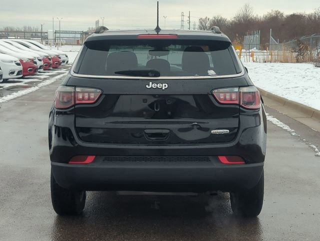 Used 2018 Jeep Compass Latitude image 4