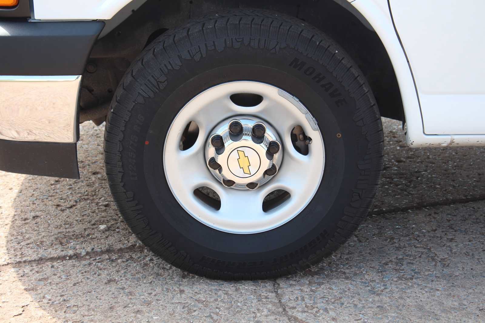Used 2025 Chevrolet Express 3500 LT w/ LT Preferred Equipment Group RWD image 17