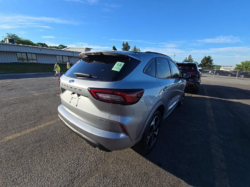 Used 2023 Ford Escape ST-Line Elite w/ Premium Technology Package AWD/4WD image 4