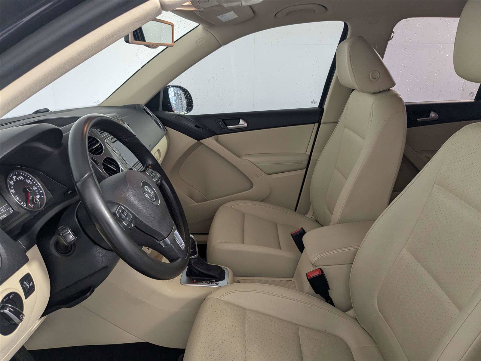 Used 2017 Volkswagen Tiguan S image 10