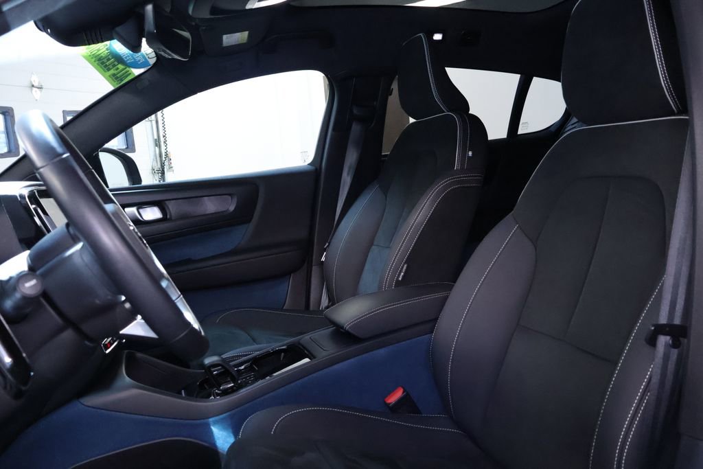 Used 2022 Volvo C40 P8 Recharge Ultimate image 17