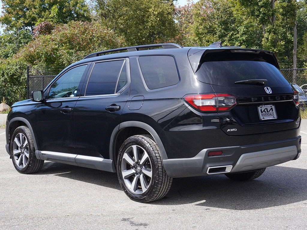 Used 2024 Honda Pilot Touring image 10