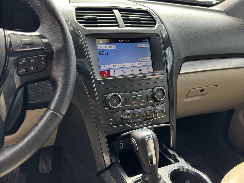 Used 2019 Ford Explorer XLT w/ Equipment Group 202A FWD image 13
