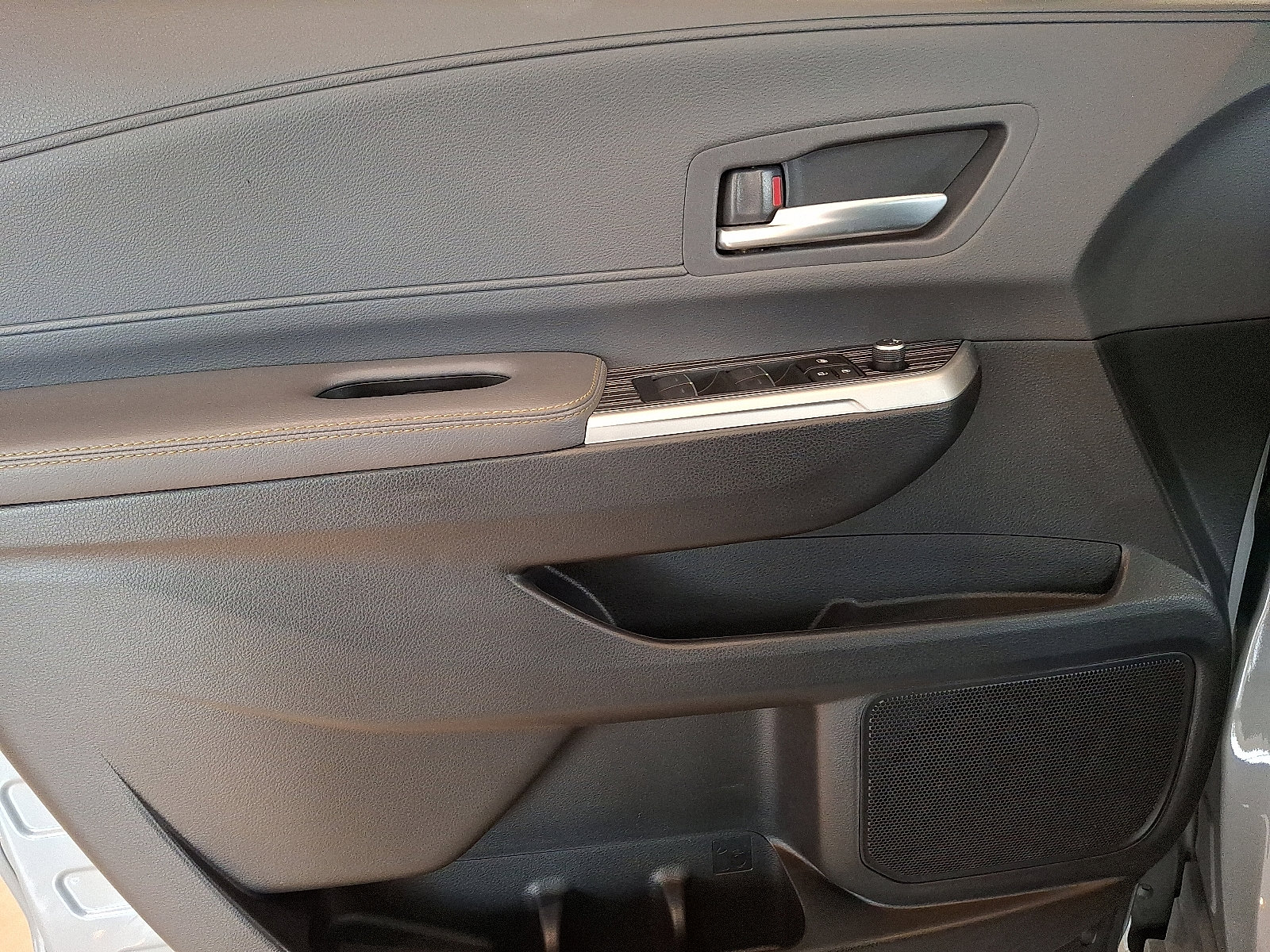 Certified 2023 Toyota Sienna XLE Woodland Edition image 13