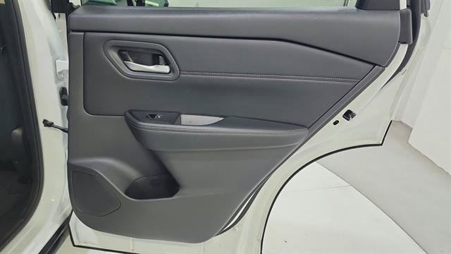 Certified 2026 Nissan Rogue SL FWD image 32
