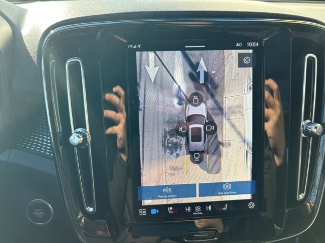 Certified 2025 Volvo XC40 B5 Plus image 23