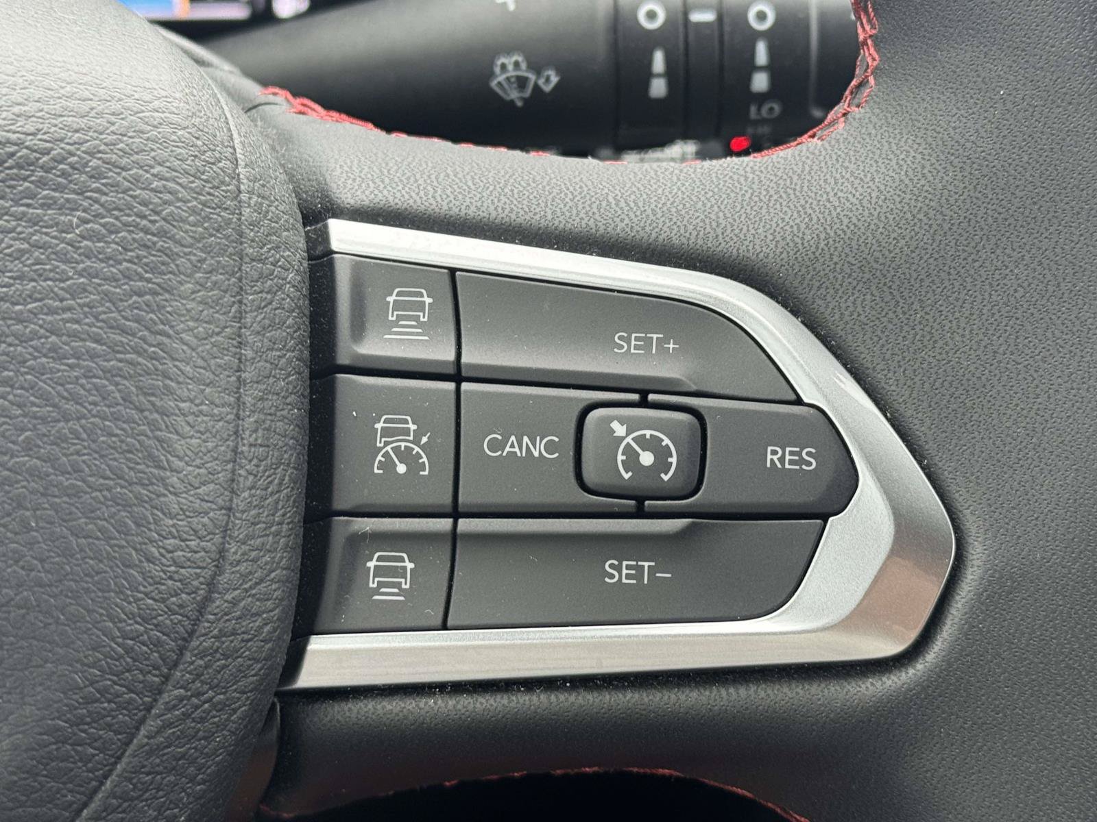Used 2025 Jeep Compass Trailhawk w/ Trailhawk Elite Group AWD/4WD image 19